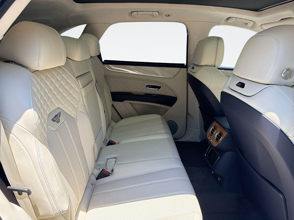 Used 2023 Bentley Bentayga Plug-In Hybrid AWD/4WD image 29