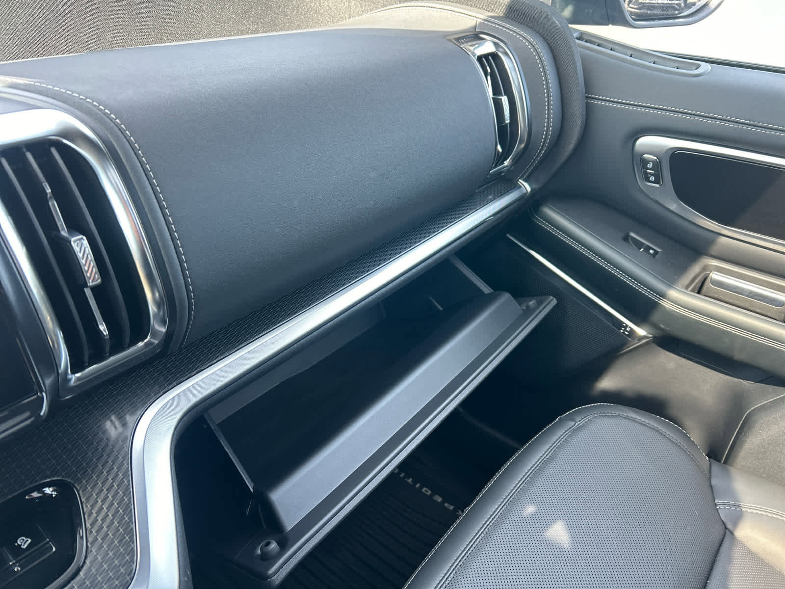 New 2026 Ford Expedition Platinum w/ Stealth Performance Package image 60