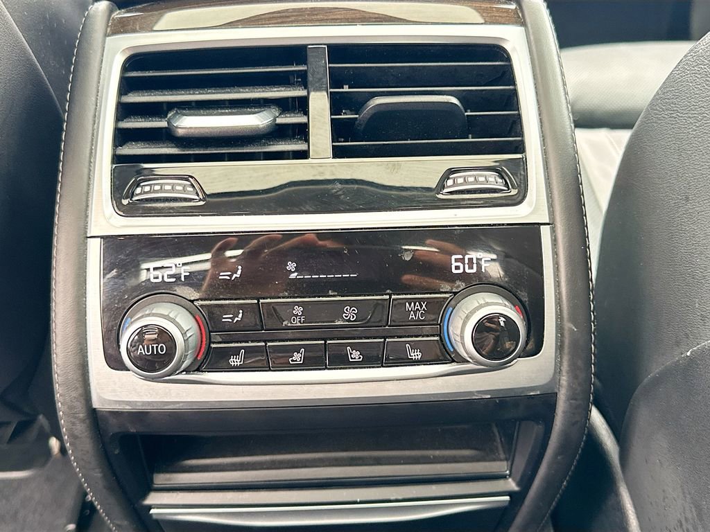 Used 2022 BMW 740i xDrive w/ Luxury Rear Seating Package image 28