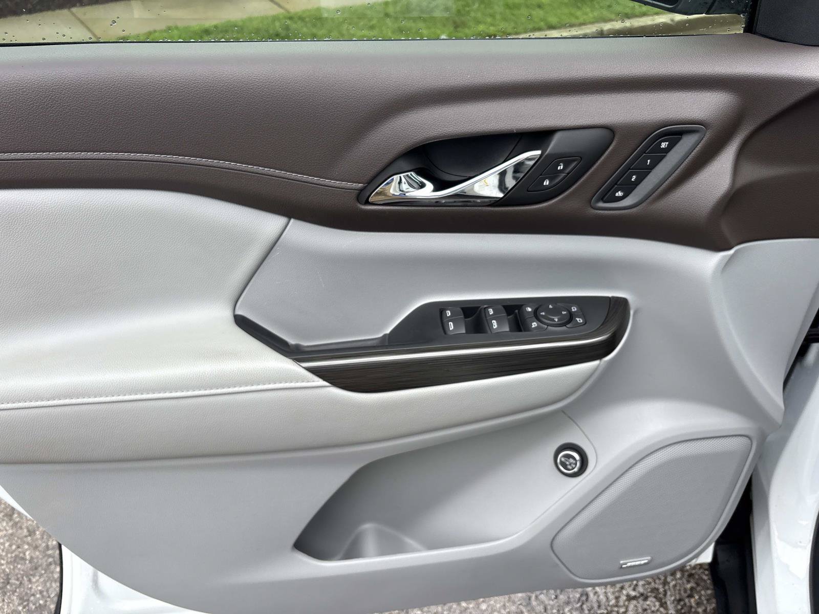 Used 2023 GMC Acadia SLT w/ Technology Package FWD image 12