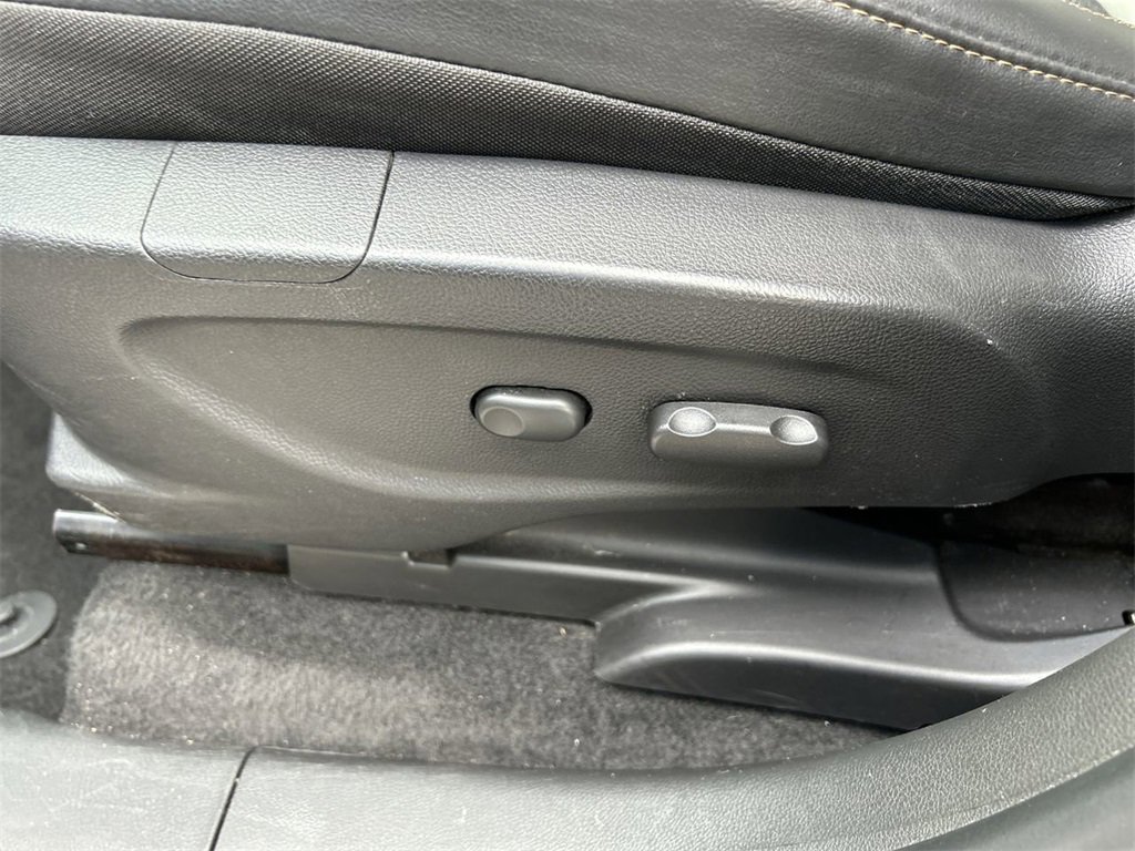 Used 2020 Chevrolet Trax LT w/ LT Convenience Package image 22