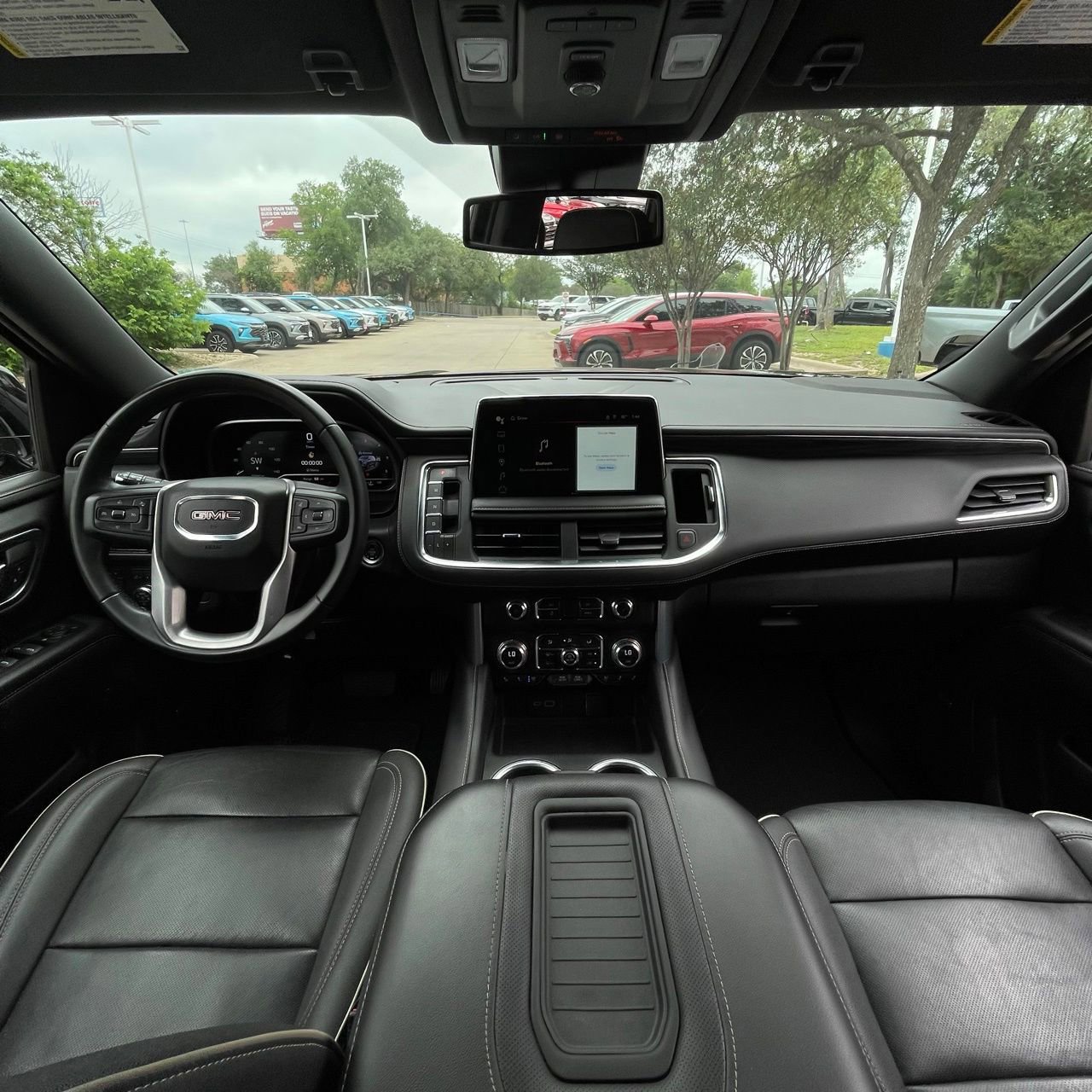 Used 2023 GMC Yukon SLT AWD/4WD image 11