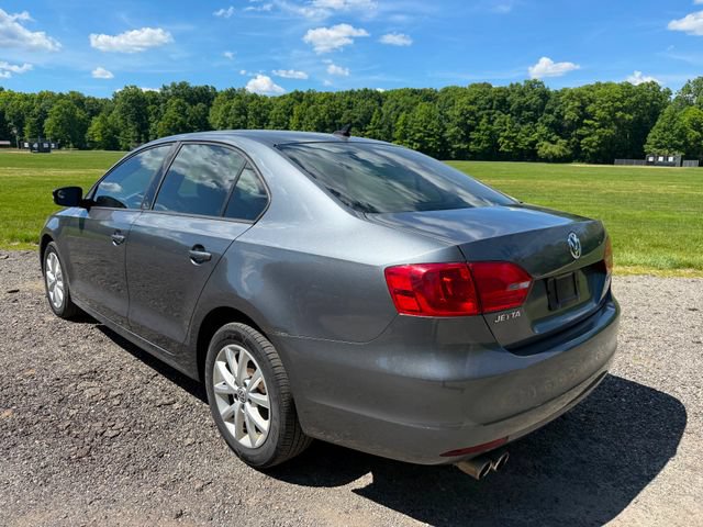 Used 2011 Volkswagen Jetta SE FWD image 3