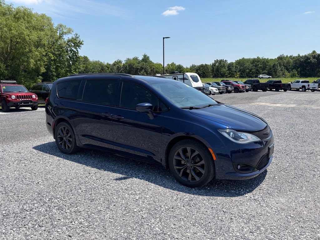 Used 2018 Chrysler Pacifica Touring-L Plus w/ Advanced Safetytec Group FWD image 16