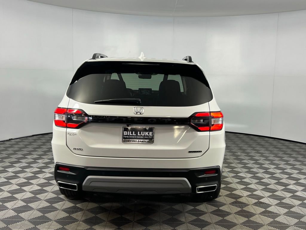 Used 2024 Honda Pilot Touring image 8
