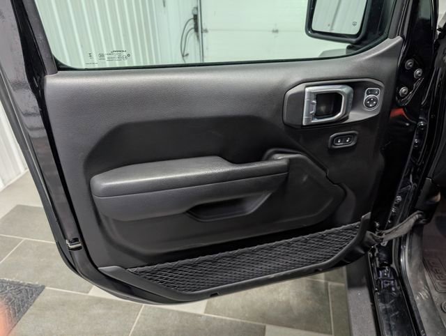Used 2023 Jeep Wrangler Unlimited w/ Sun & Screen Package AWD/4WD image 13
