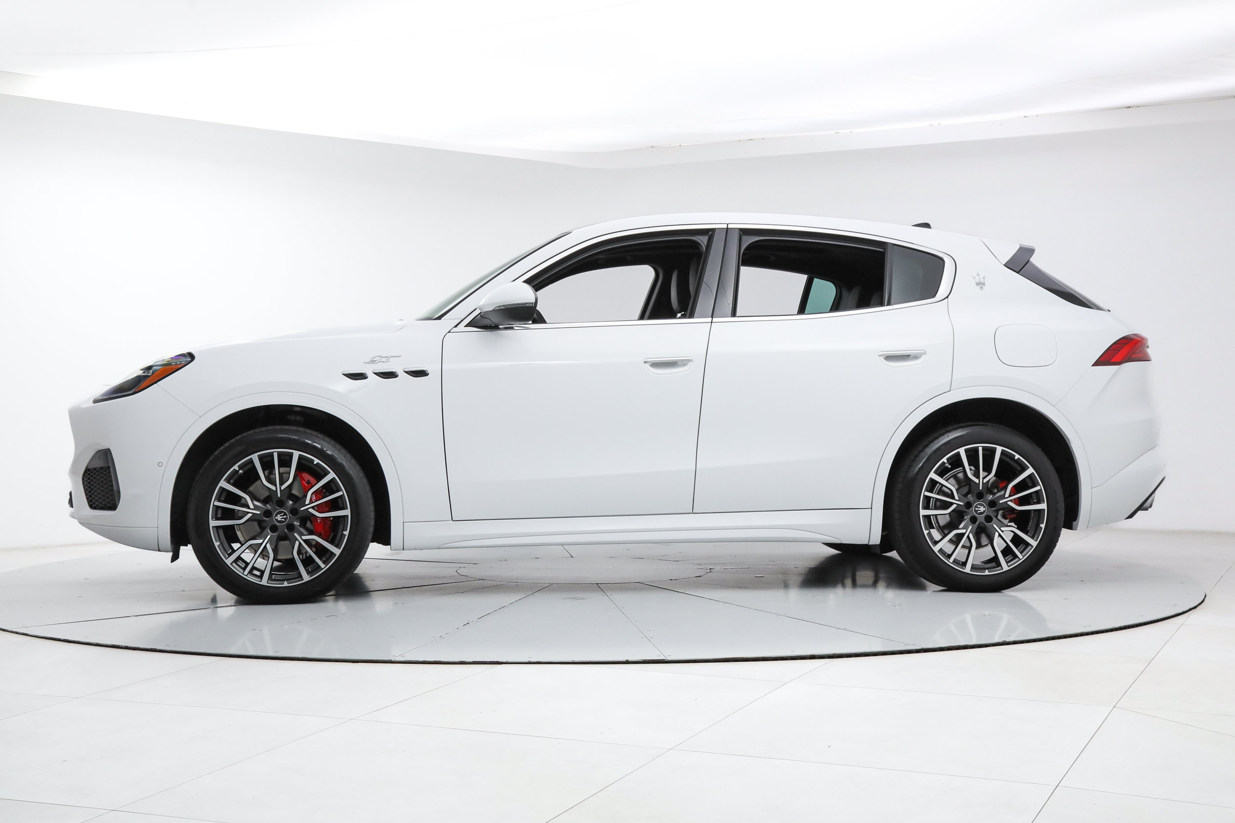 Used 2023 Maserati Grecale GT AWD/4WD image 2