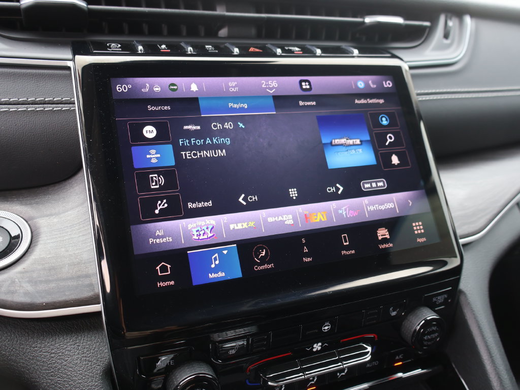 Used 2021 Jeep Grand Cherokee L Limited AWD/4WD image 38