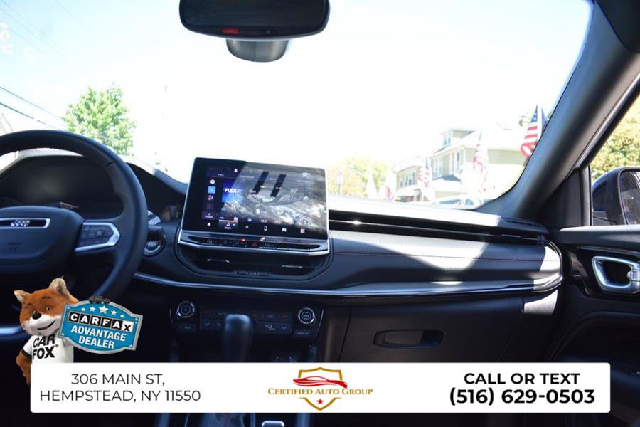 Used 2025 Jeep Compass Trailhawk AWD/4WD image 32