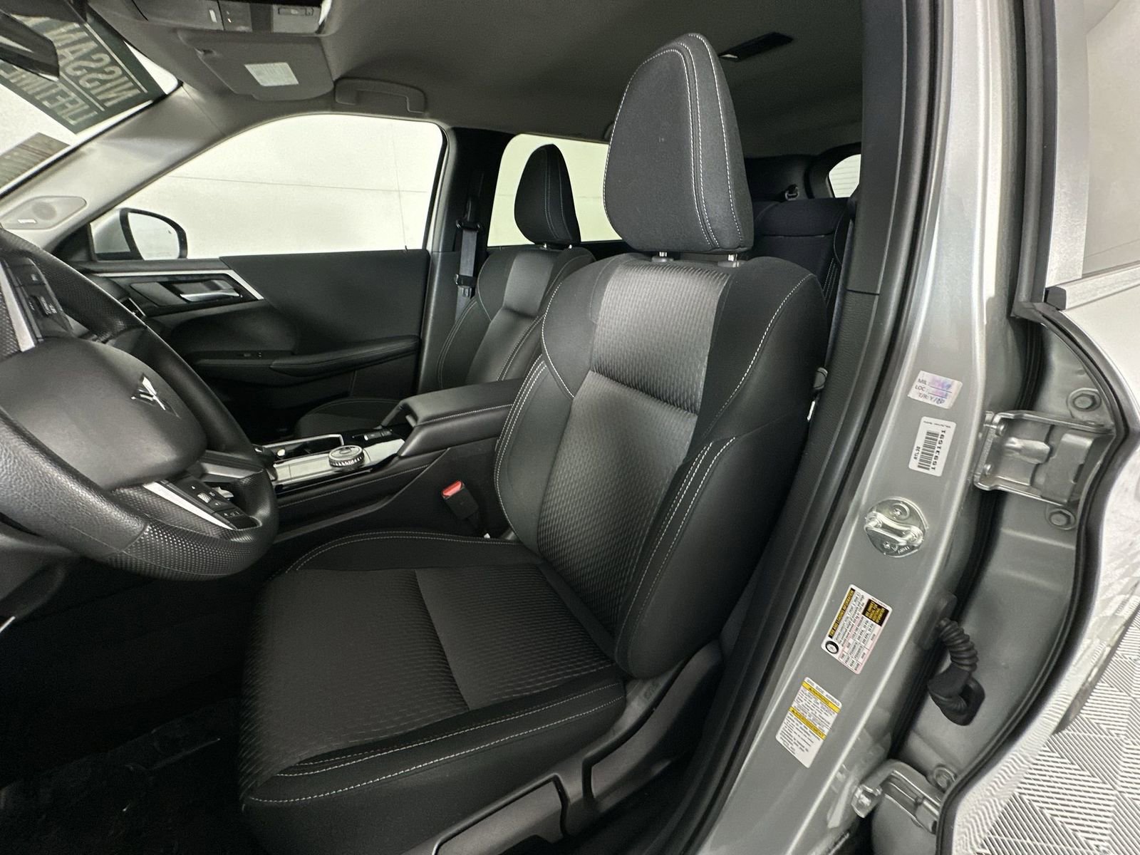 Used 2025 Mitsubishi Outlander ES image 11