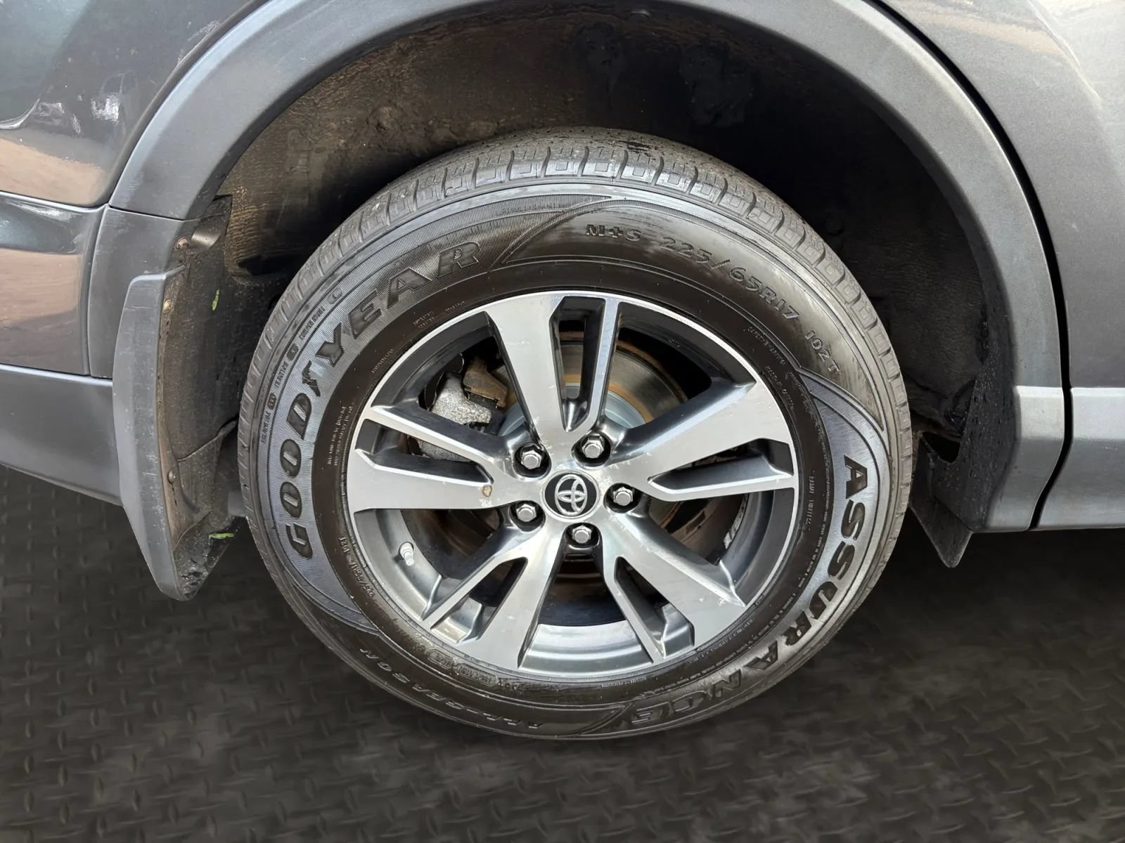 Used 2018 Toyota RAV4 XLE AWD/4WD image 40