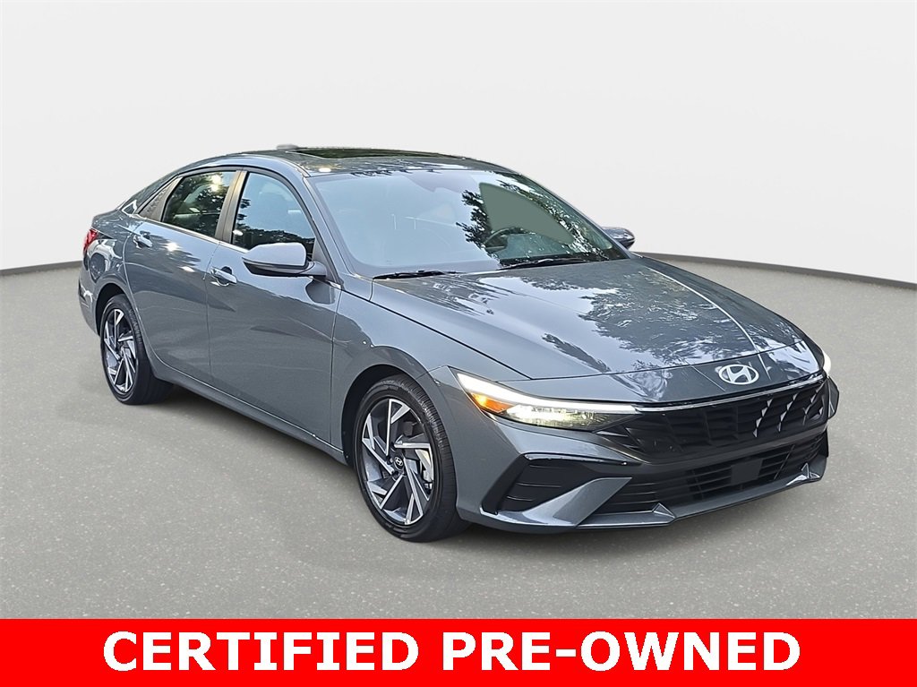Used 2025 Hyundai Elantra Limited image 3