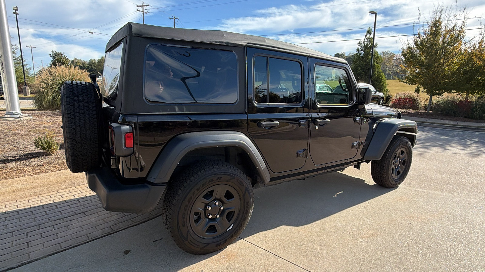 Used 2025 Jeep Wrangler Unlimited Sport AWD/4WD image 8