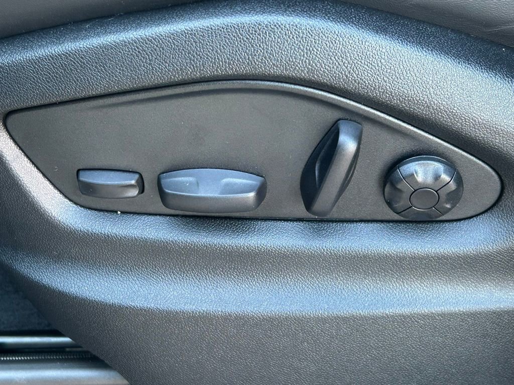 Used 2025 Porsche Cayenne GTS AWD/4WD image 29