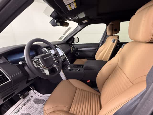Used 2026 Land Rover Discovery Dynamic SE AWD/4WD image 13