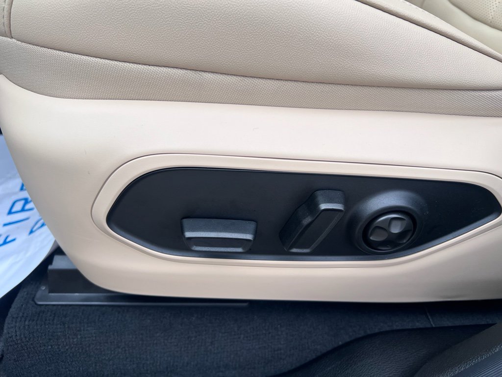 New 2026 Jeep Grand Cherokee Limited w/ Luxury Tech Group II RWD image 21