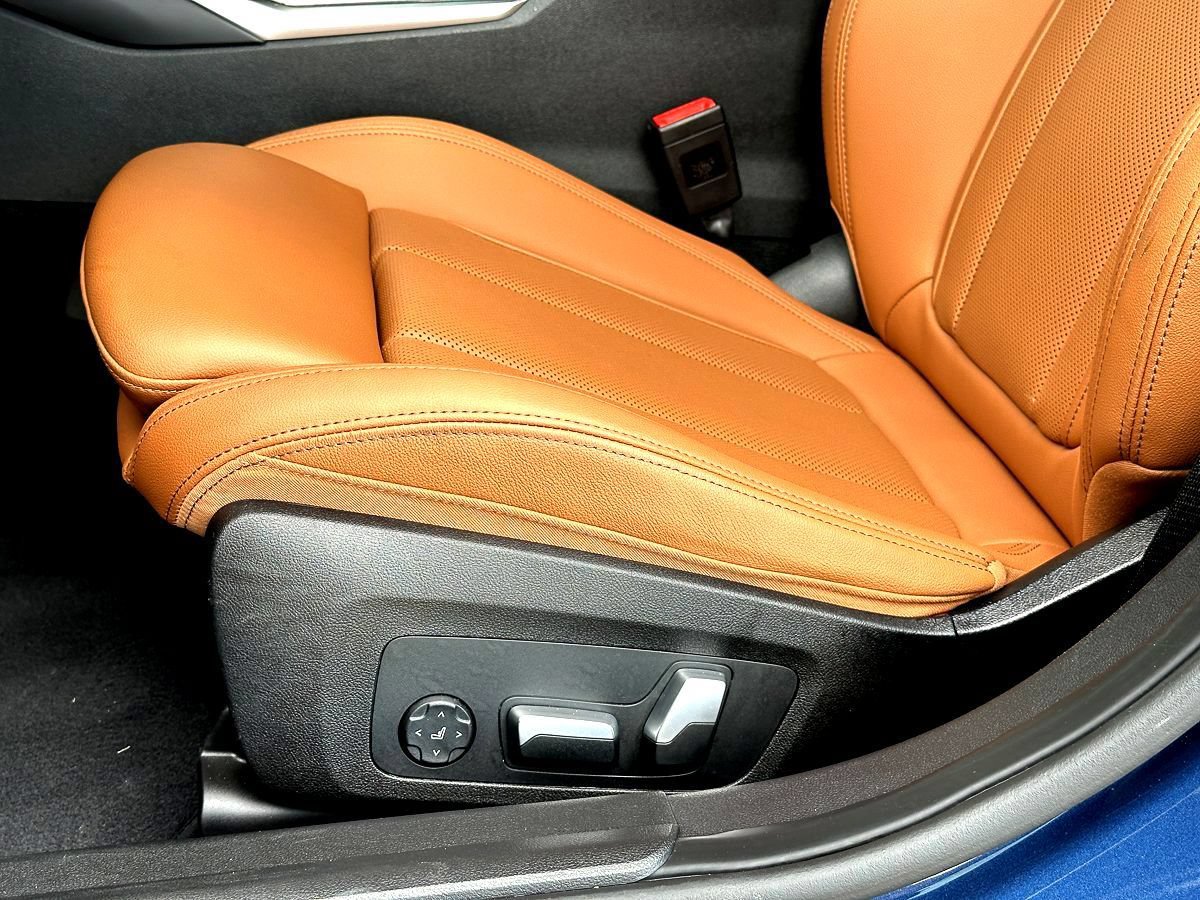 Certified 2023 BMW 330i Sedan w/ Parking Assistance Package RWD image 12