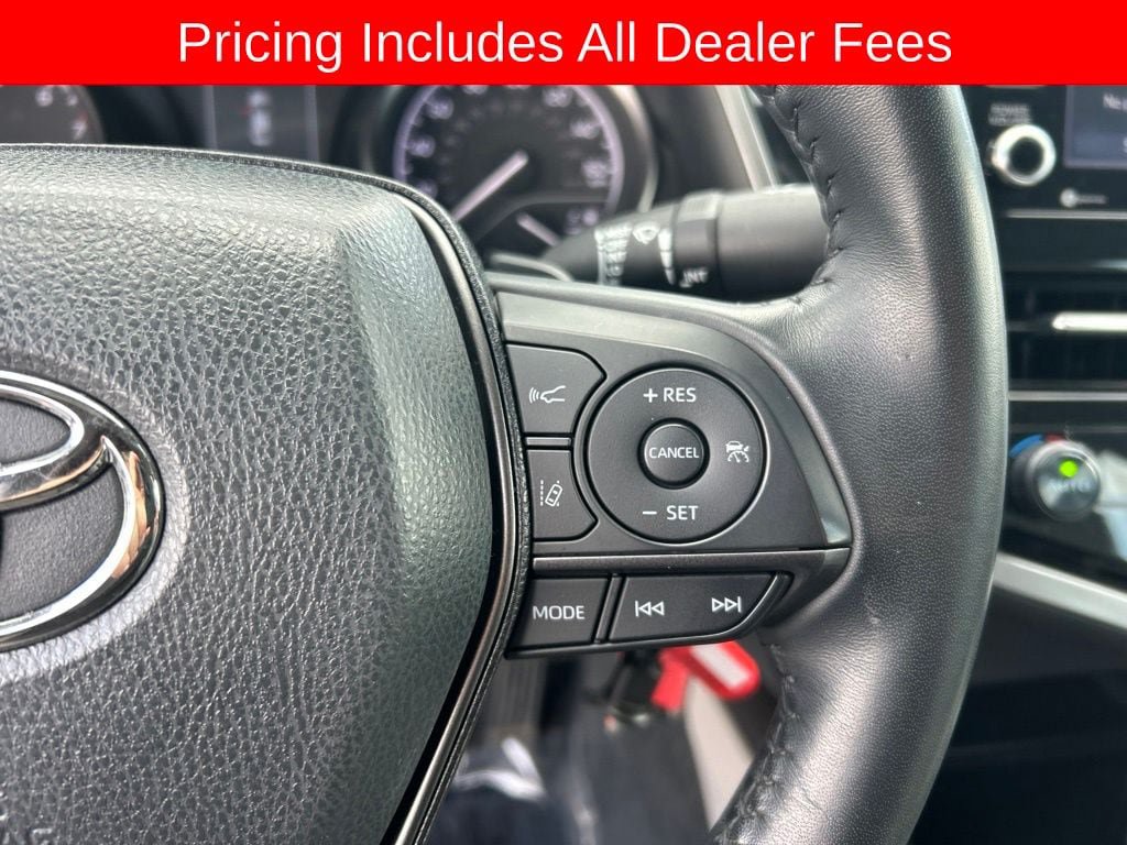 Used 2022 Toyota Camry SE FWD image 8
