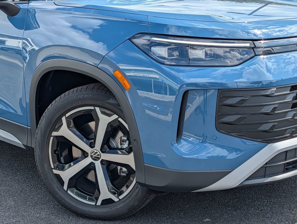 New 2025 Volkswagen Tiguan SE image 2