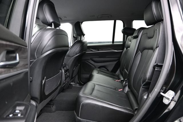 Used 2023 Jeep Grand Cherokee Limited w/ Black Appearance Package AWD/4WD image 27
