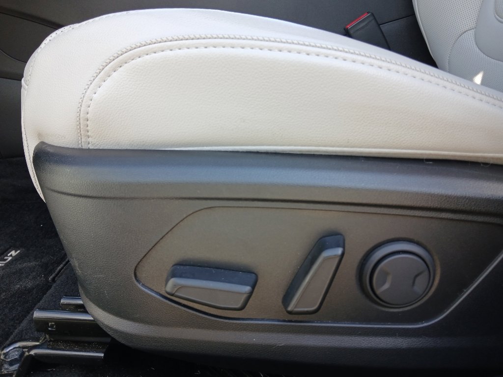 Used 2025 Hyundai Santa Cruz Limited AWD/4WD image 18