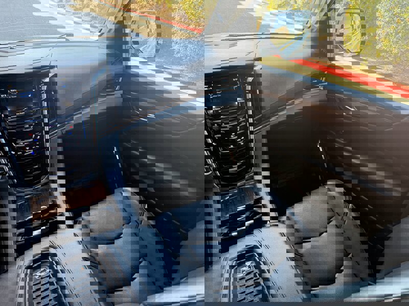 Used 2019 Cadillac Escalade Luxury image 23