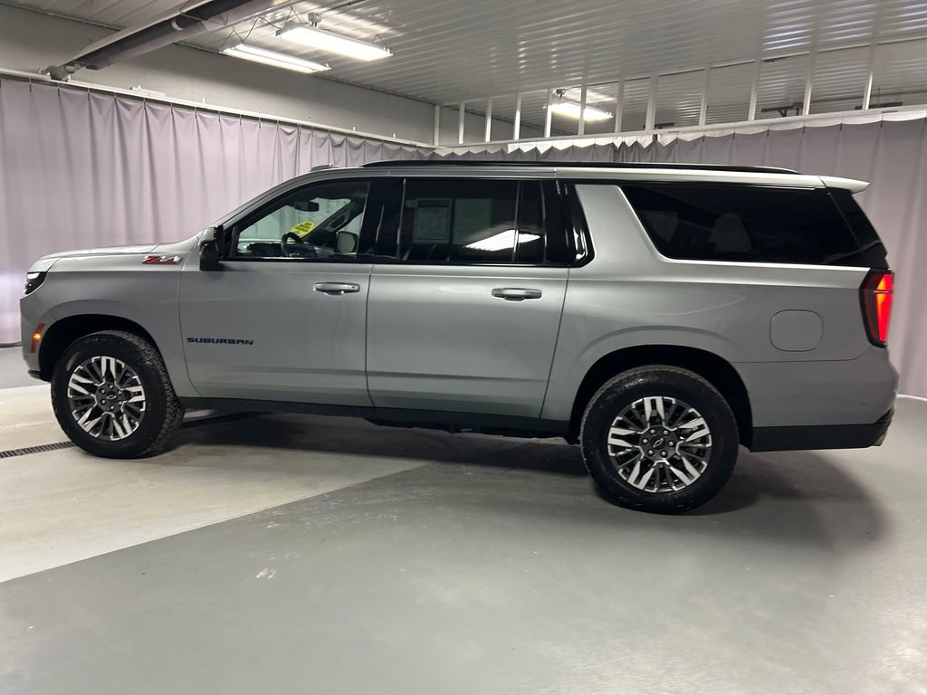 Used 2025 Chevrolet Suburban Z71 image 4