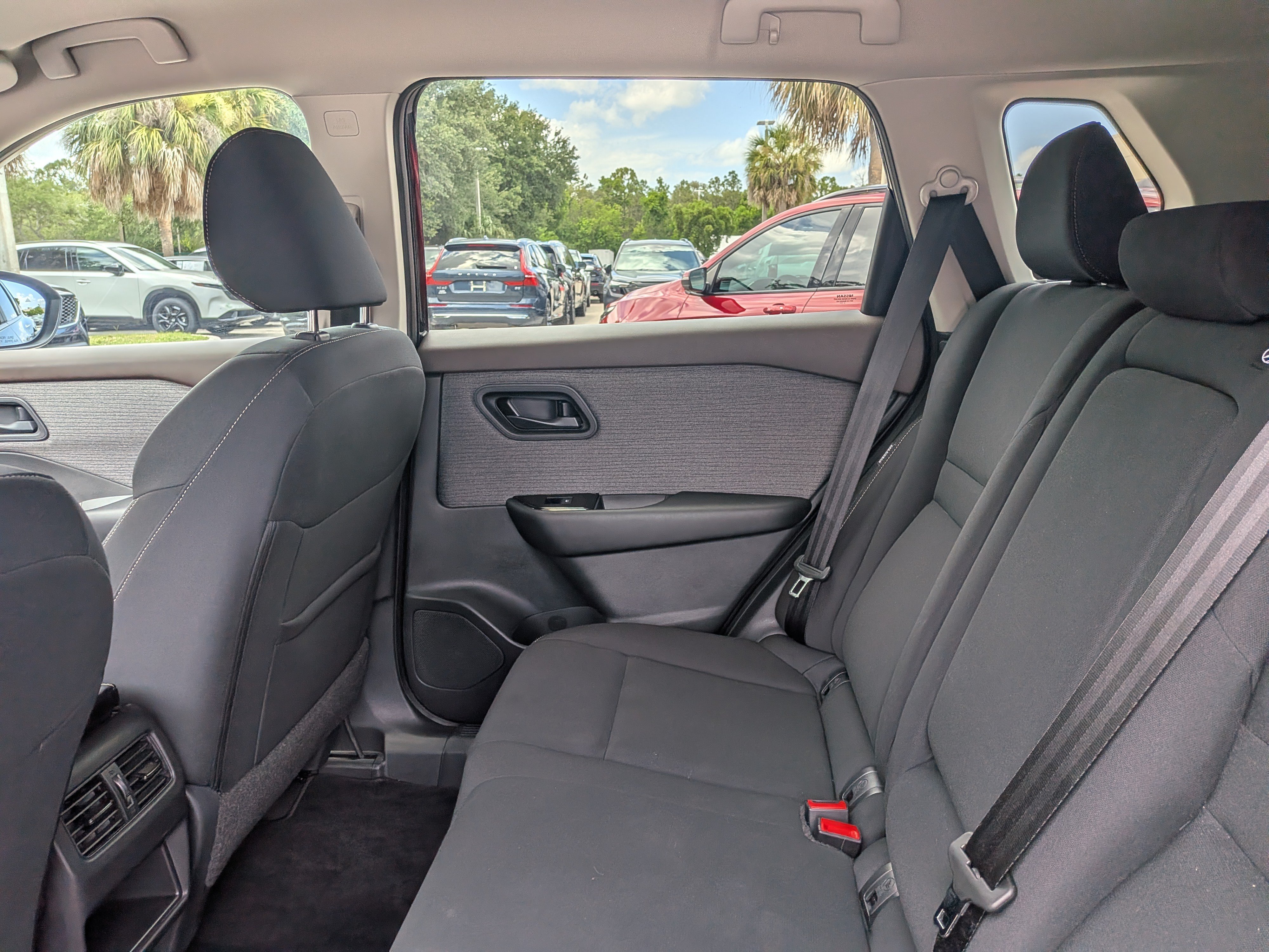 Used 2023 Nissan Rogue S FWD image 14