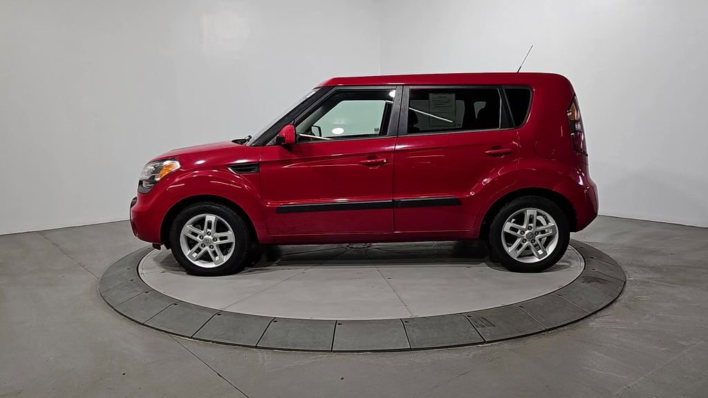 Used 2011 Kia Soul + image 2