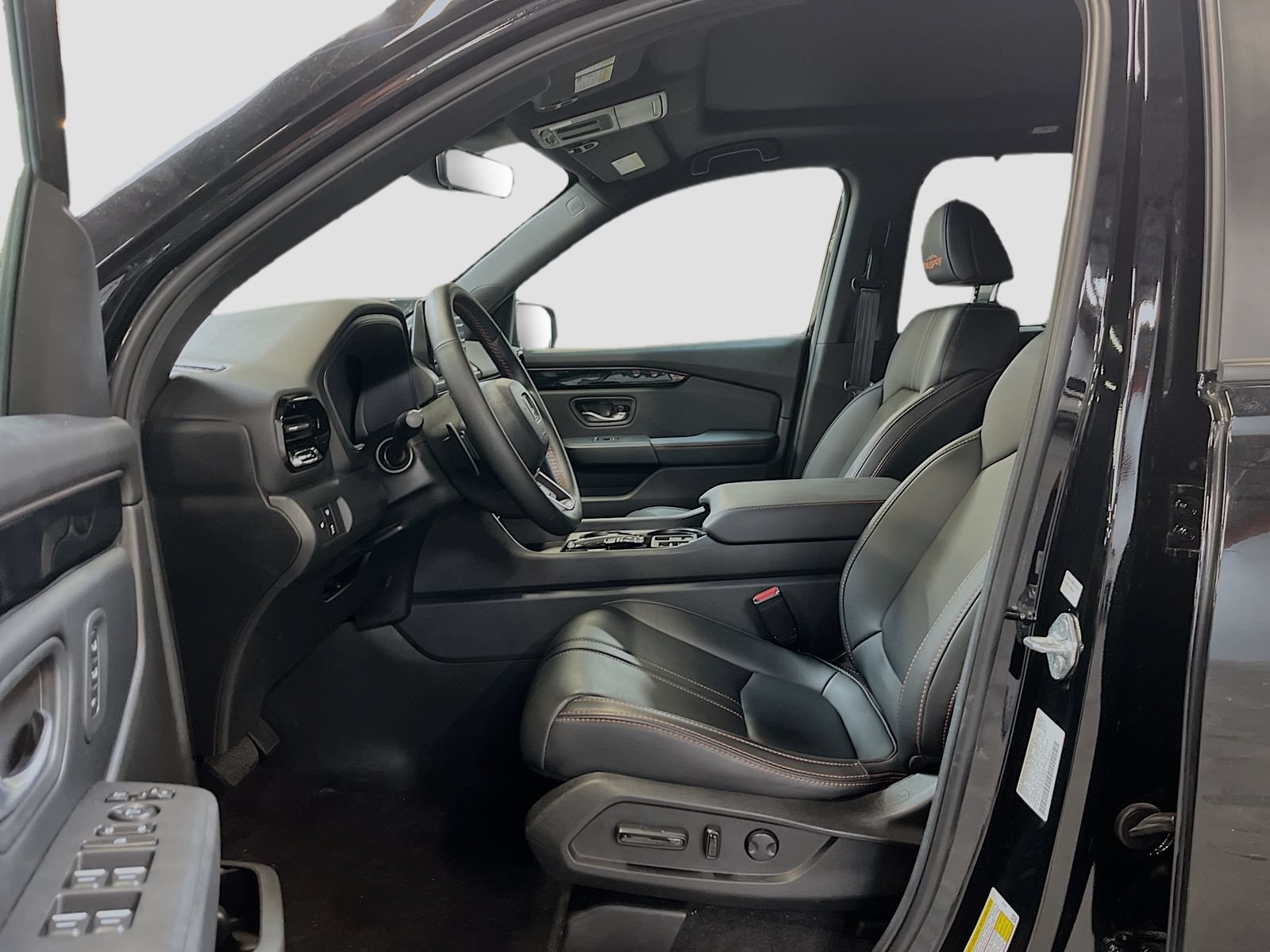 Used 2025 Honda Pilot TrailSport image 20