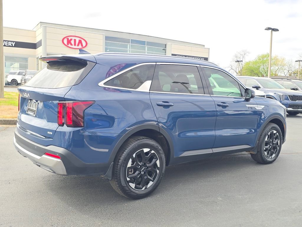 Used 2024 Kia Sorento S w/ Panoramic Sunroof Package image 3