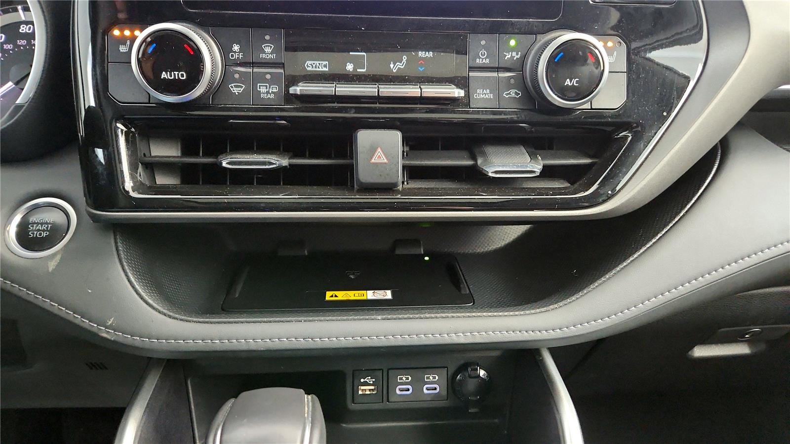 Certified 2024 Toyota Highlander XLE image 32