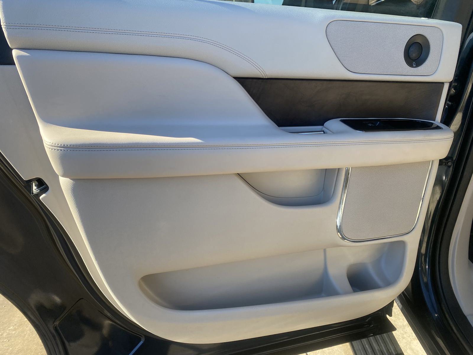 Used 2021 Lincoln Navigator L Reserve AWD/4WD image 5