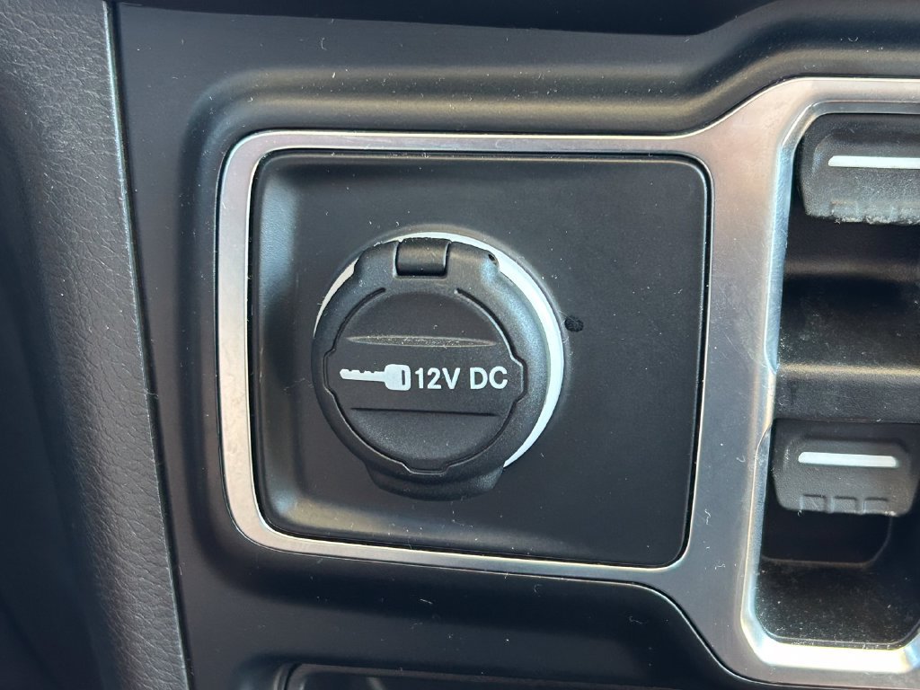 Used 2022 Jeep Wrangler Unlimited Sahara AWD/4WD image 29