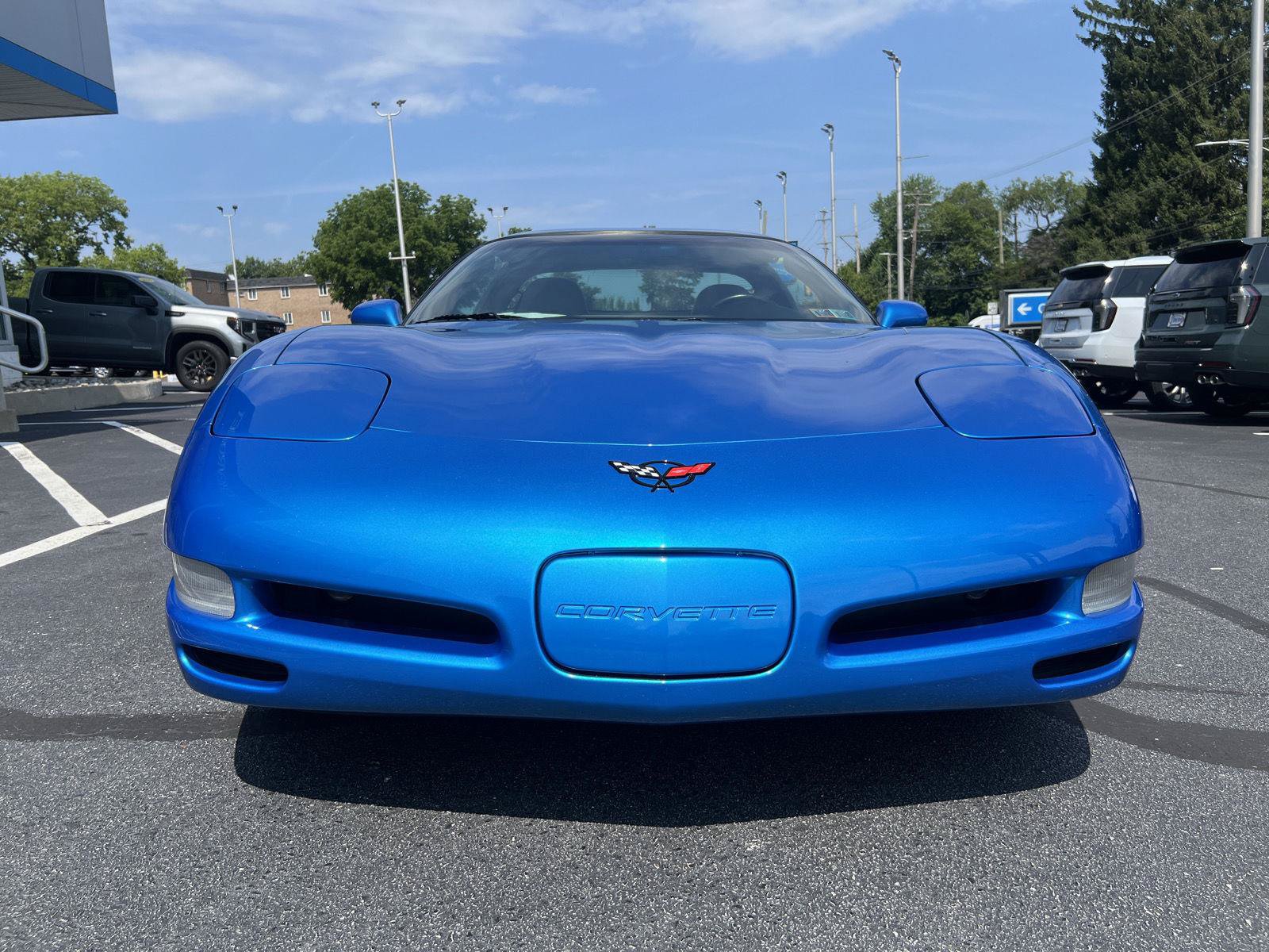 Used 2000 Chevrolet Corvette Coupe w/ Performance Handling Pkg RWD image 2