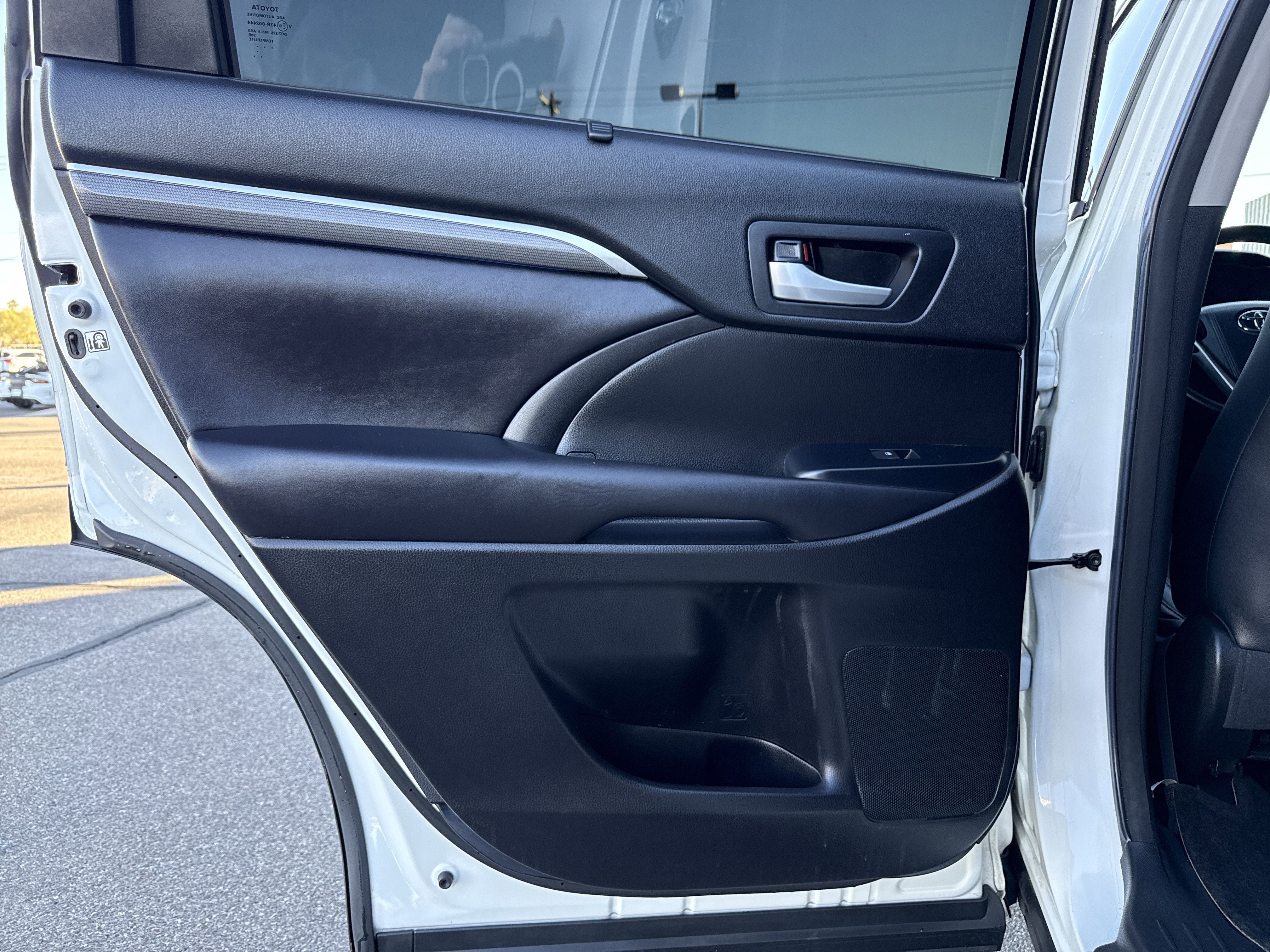 Used 2017 Toyota Highlander SE image 29