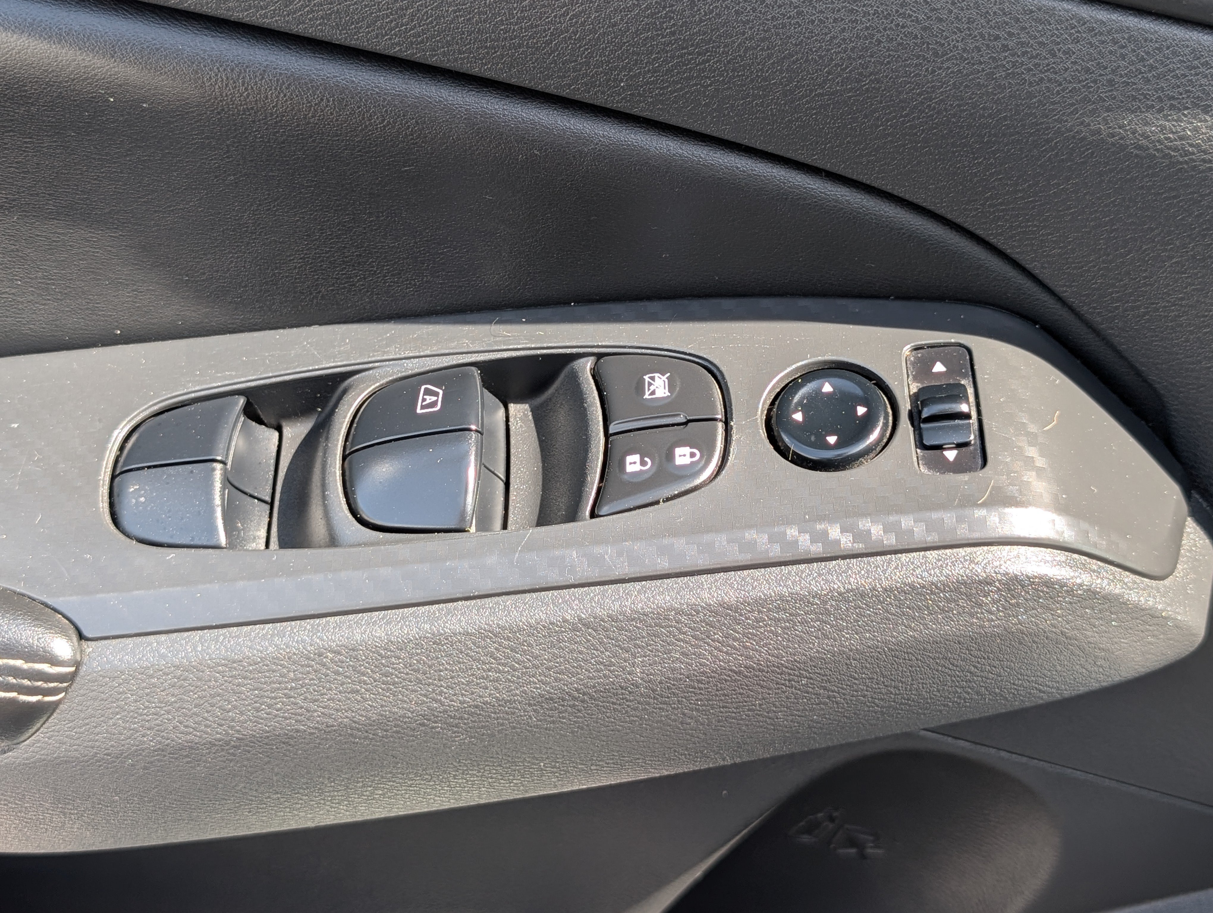 Used 2024 Nissan Altima 2.5 SV FWD image 18