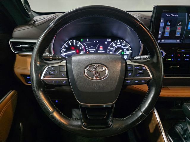 Used 2021 Toyota Highlander Platinum AWD/4WD image 17