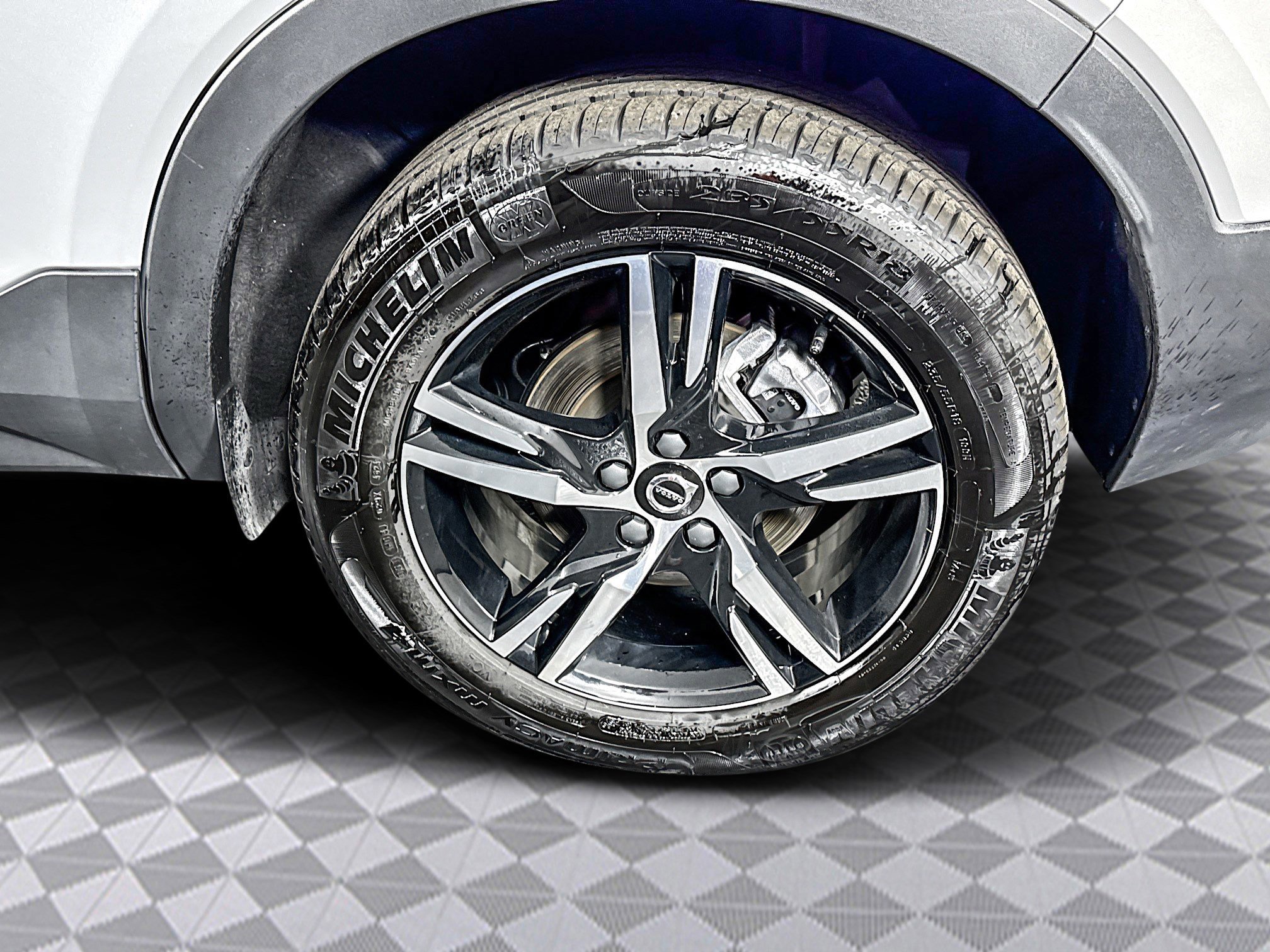 Used 2025 Volvo XC40 B5 Core image 37