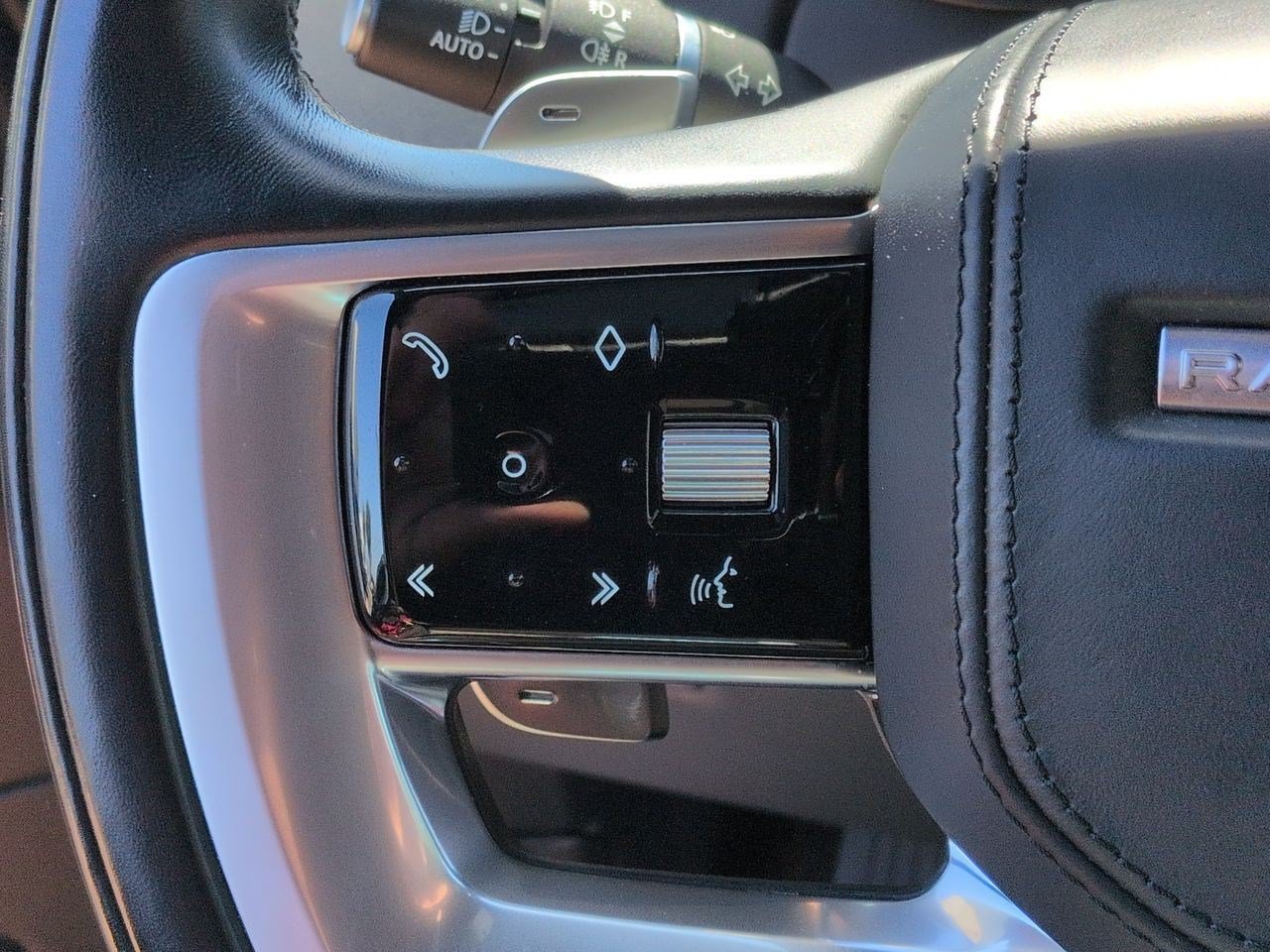Certified 2023 Land Rover Range Rover SE AWD/4WD image 11