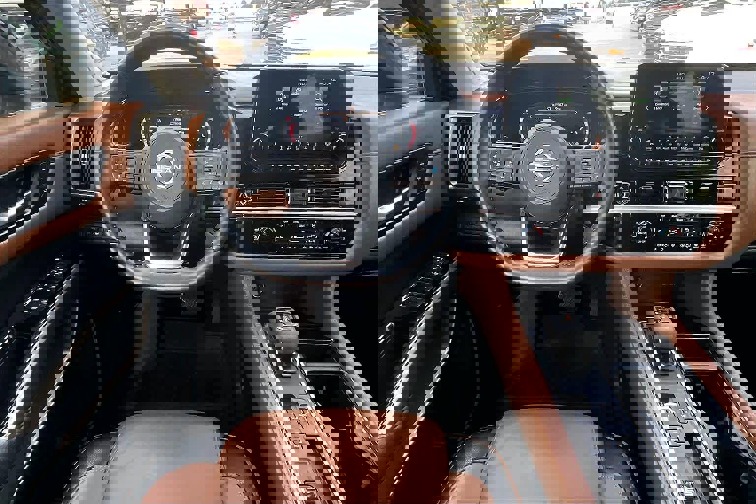 Used 2024 Nissan Pathfinder Platinum w/ Cargo Package image 7