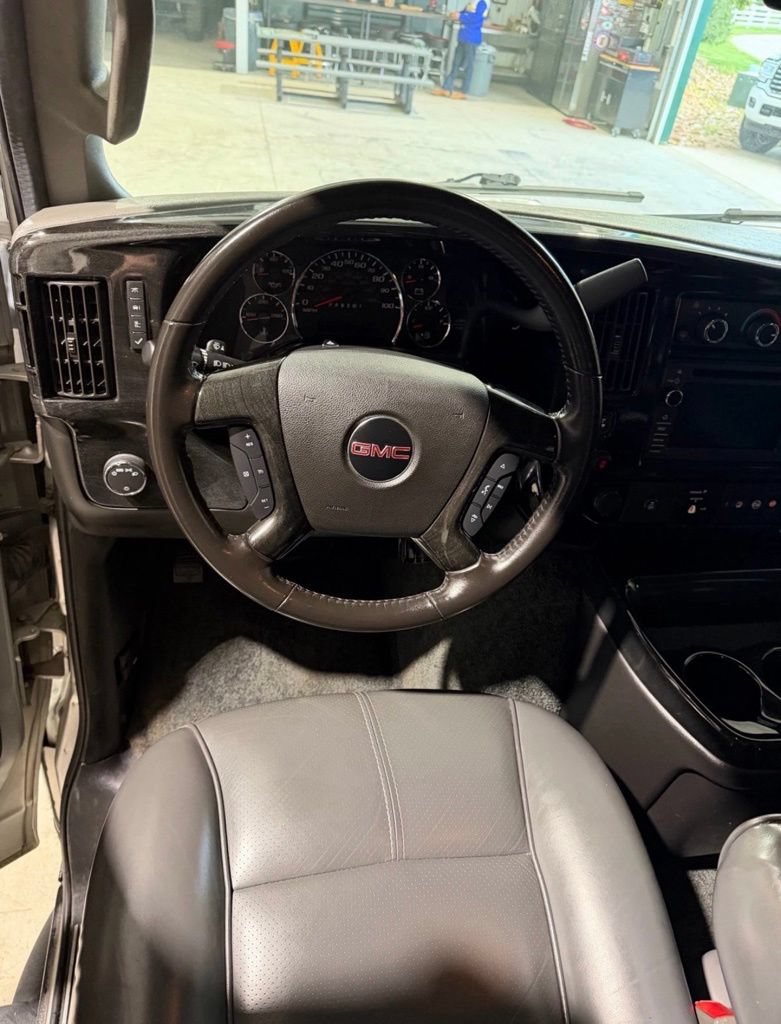 Used 2018 GMC Savana 3500 Extended RWD image 8