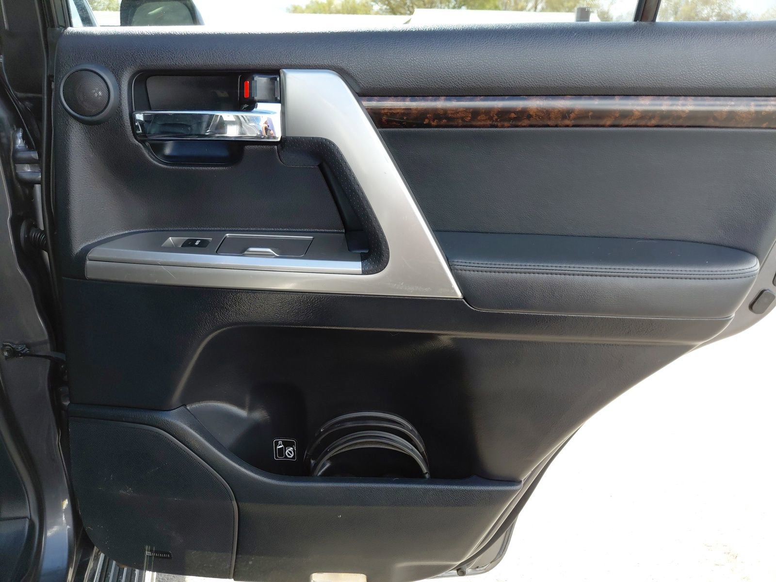 Used 2013 Toyota Land Cruiser image 25