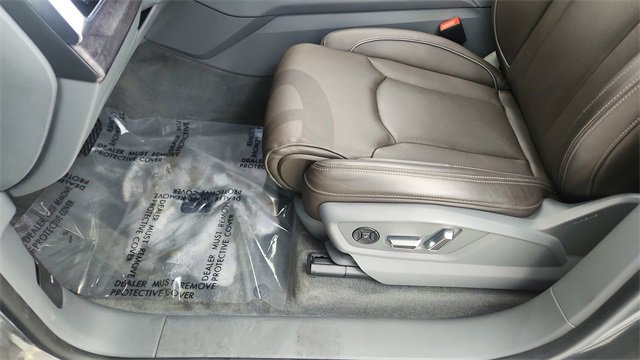 Used 2023 Audi Q8 Prestige w/ Prestige Package image 35