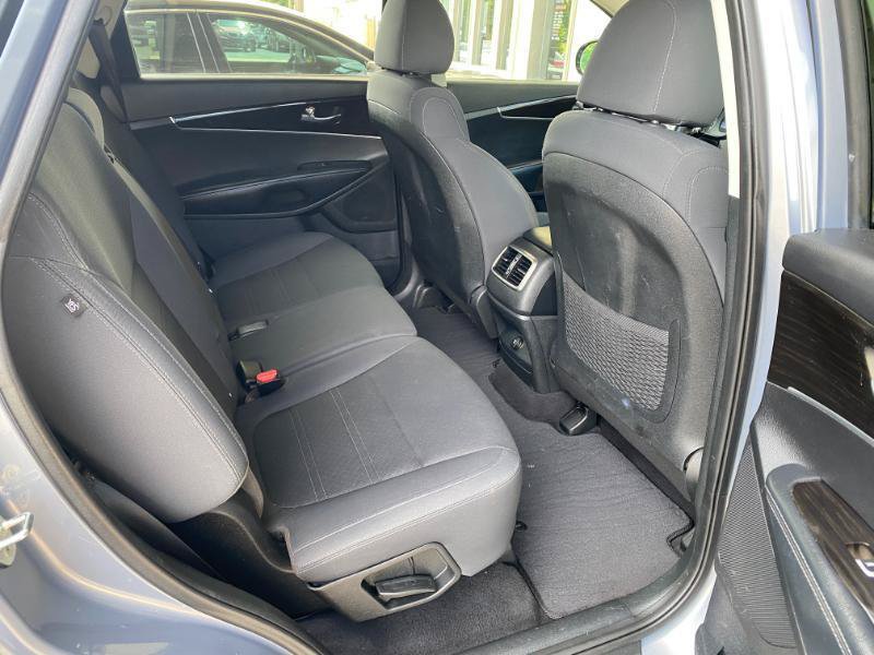 Used 2019 Kia Sorento L FWD image 18