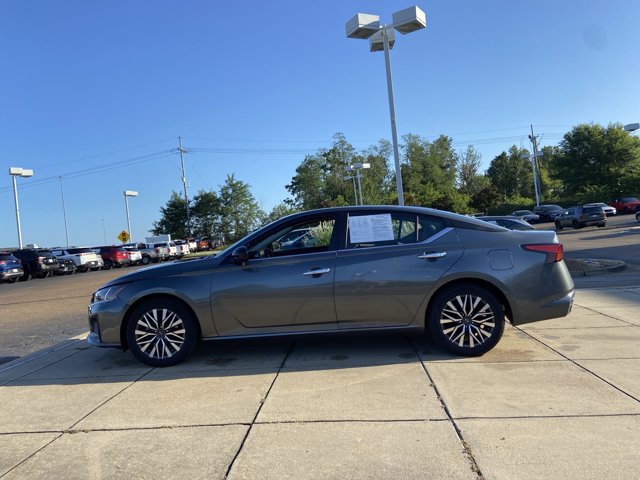 Used 2025 Nissan Altima 2.5 SV FWD image 7