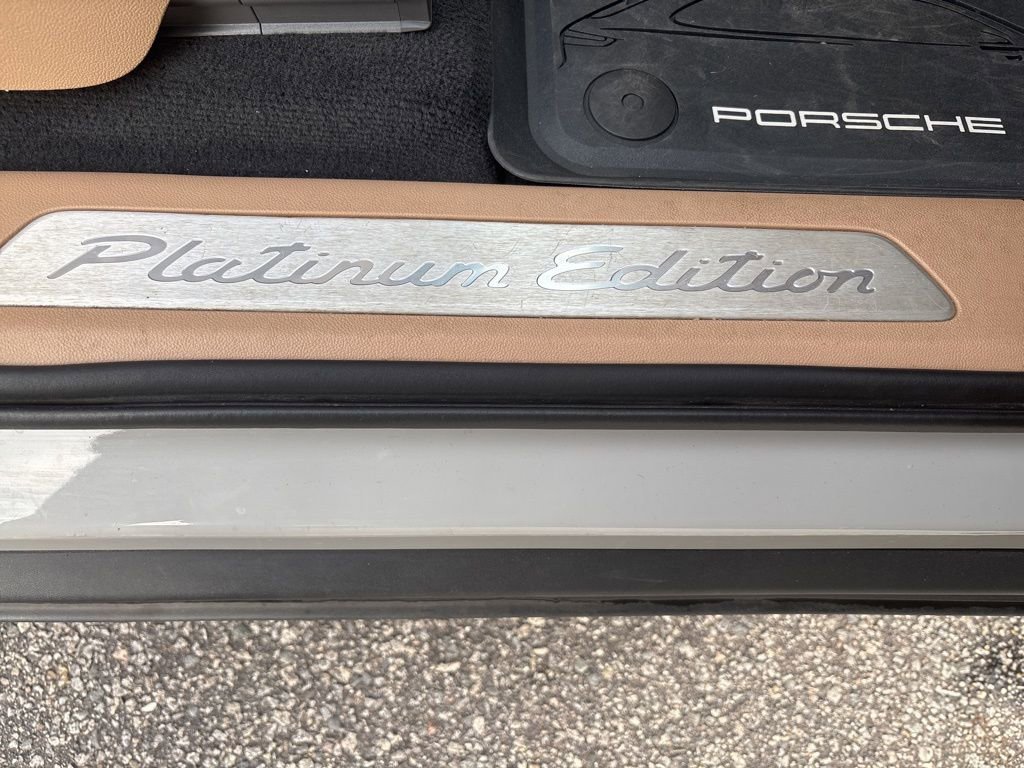 Used 2022 Porsche Cayenne Platinum Edition image 28