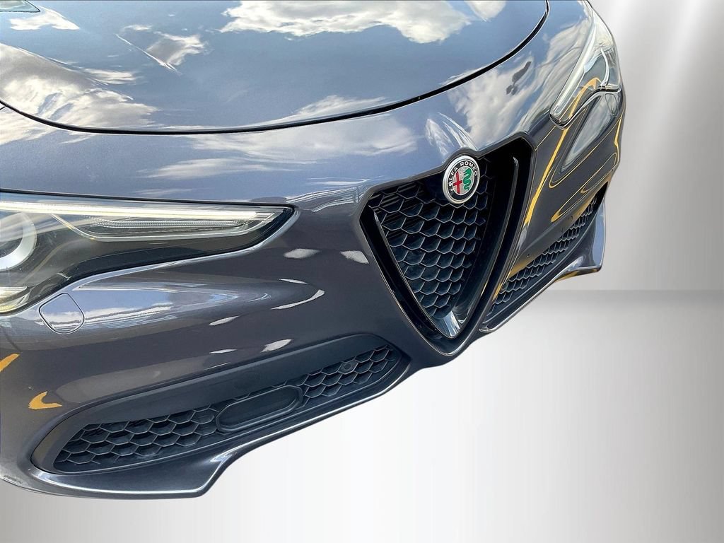 Used 2022 Alfa Romeo Stelvio Veloce AWD/4WD image 32