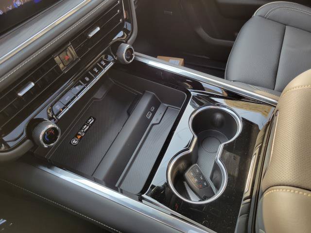 New 2026 Chevrolet Suburban Premier AWD/4WD image 21
