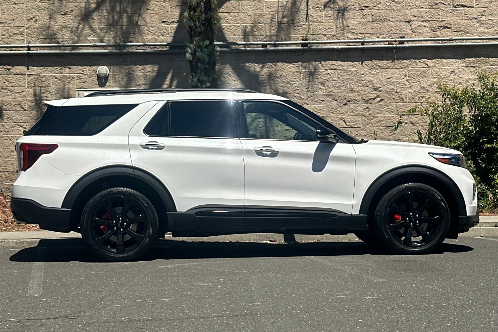 Used 2023 Ford Explorer ST w/ Equipment Group 401A AWD/4WD image 3